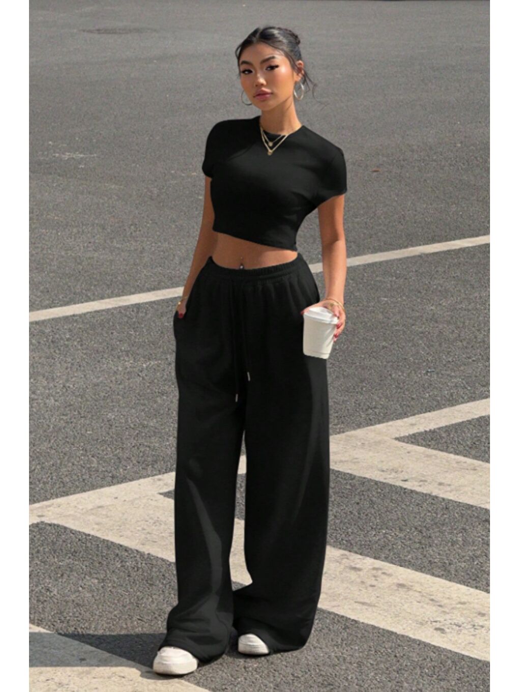 Siyah Kadın Crop Tişört ve Yüksek Bel Bol Paça Eşofman Altı Takımı Rahat Günlük Spor Kombin-3