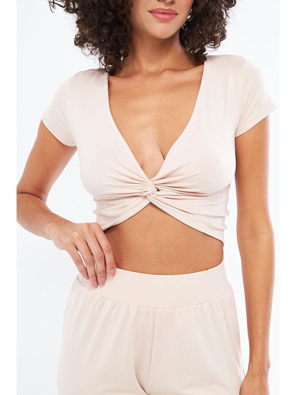 Kadın Burgu Detaylı Kısa Kol Bej Bluz - Twist