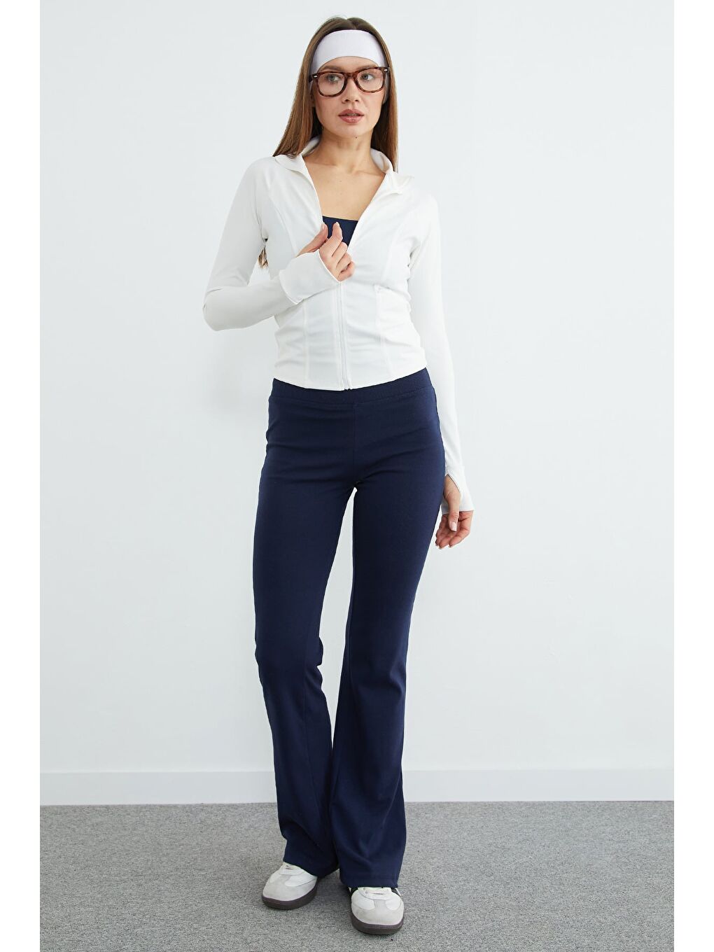 Beyaz Fermuarlı Parmak Geçirmeli Slim Fit Spor Ceket-2