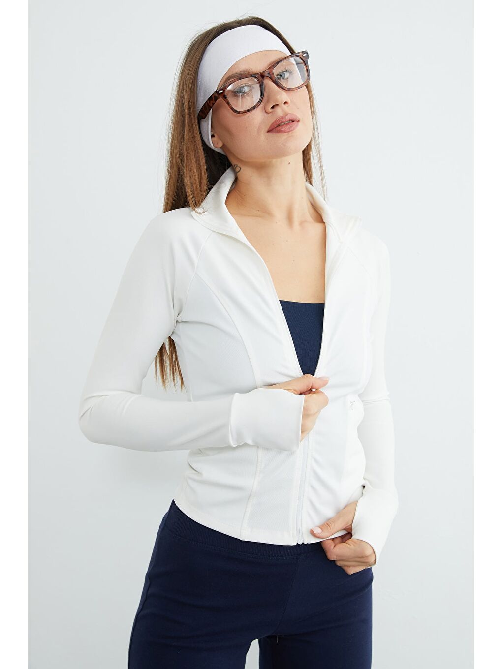 Beyaz Fermuarlı Parmak Geçirmeli Slim Fit Spor Ceket-4