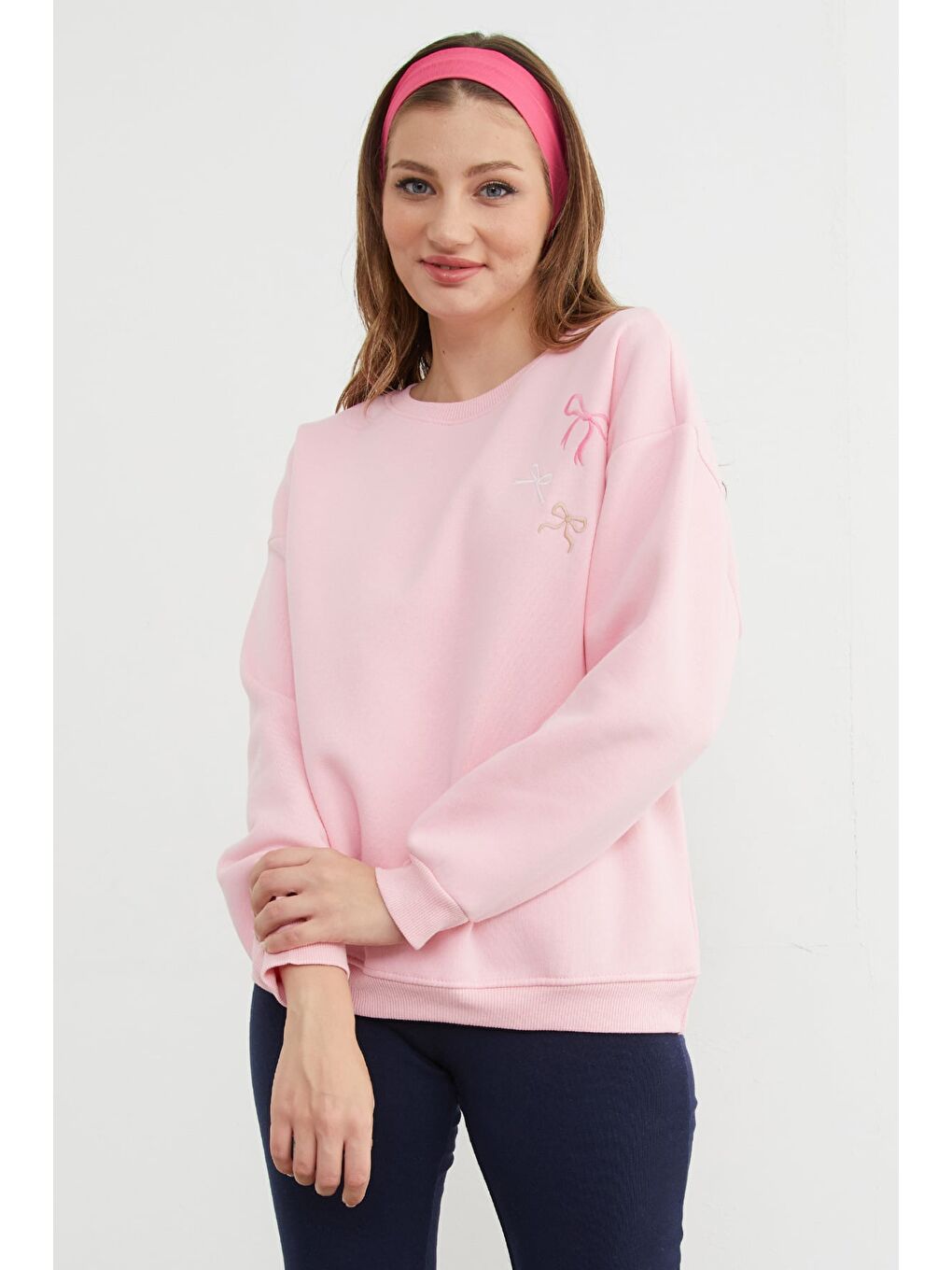 Pembe 3 İplik Fiyonk Nakışlı Oversize Sweatshirt-1