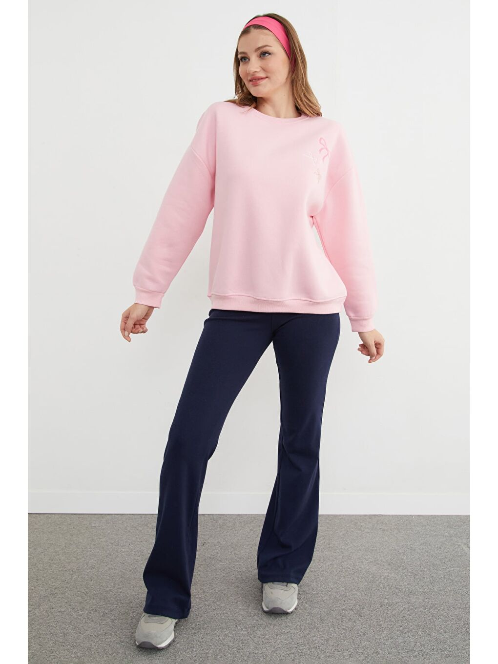 Pembe 3 İplik Fiyonk Nakışlı Oversize Sweatshirt-2
