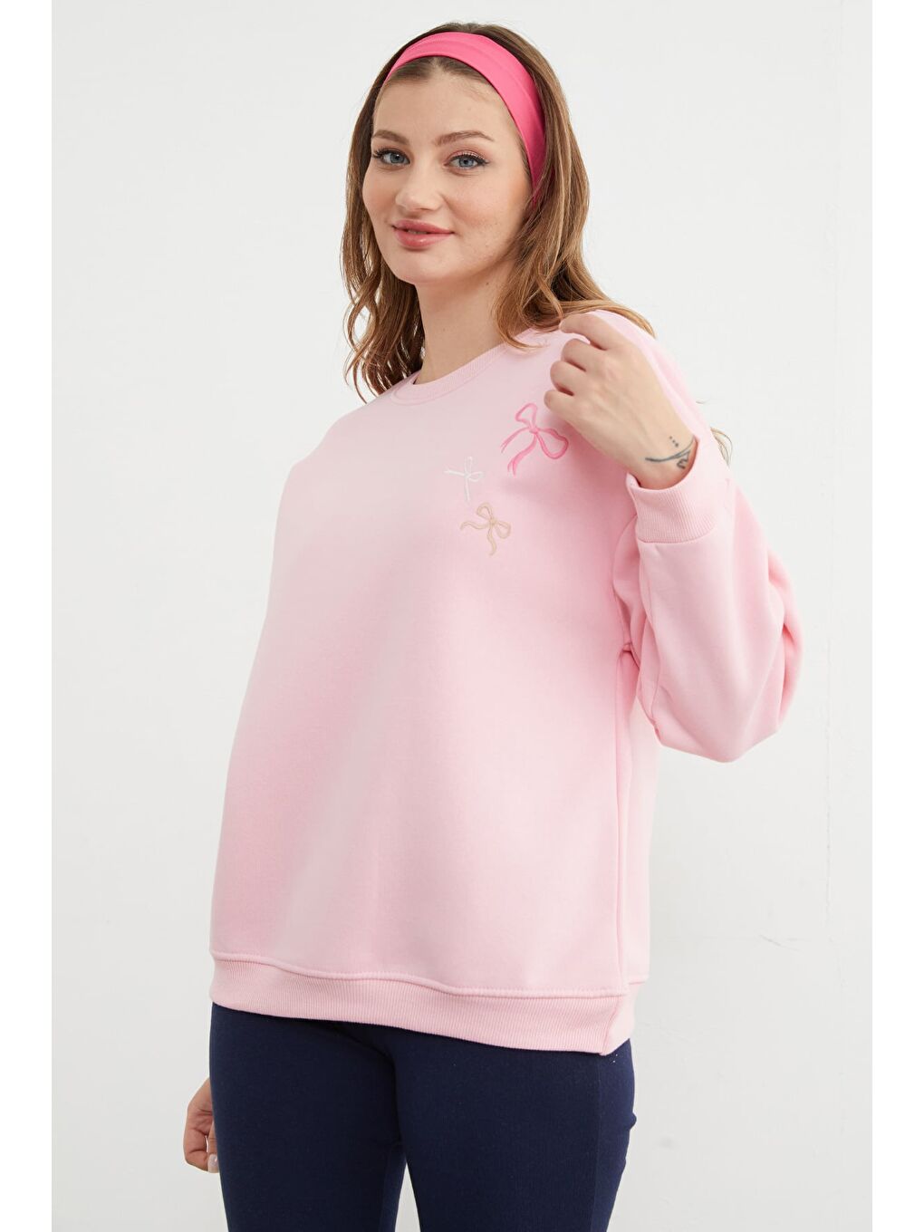 Pembe 3 İplik Fiyonk Nakışlı Oversize Sweatshirt-4