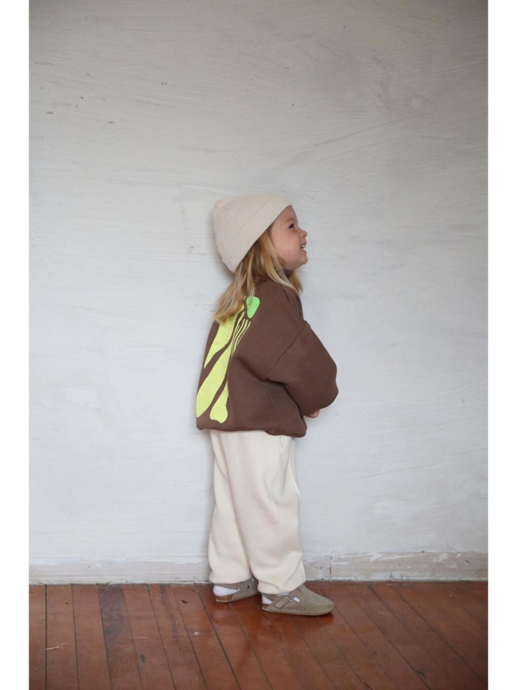 Kahverengi Sarı Sırt Baskılı Çocuk Eşofman Takımı