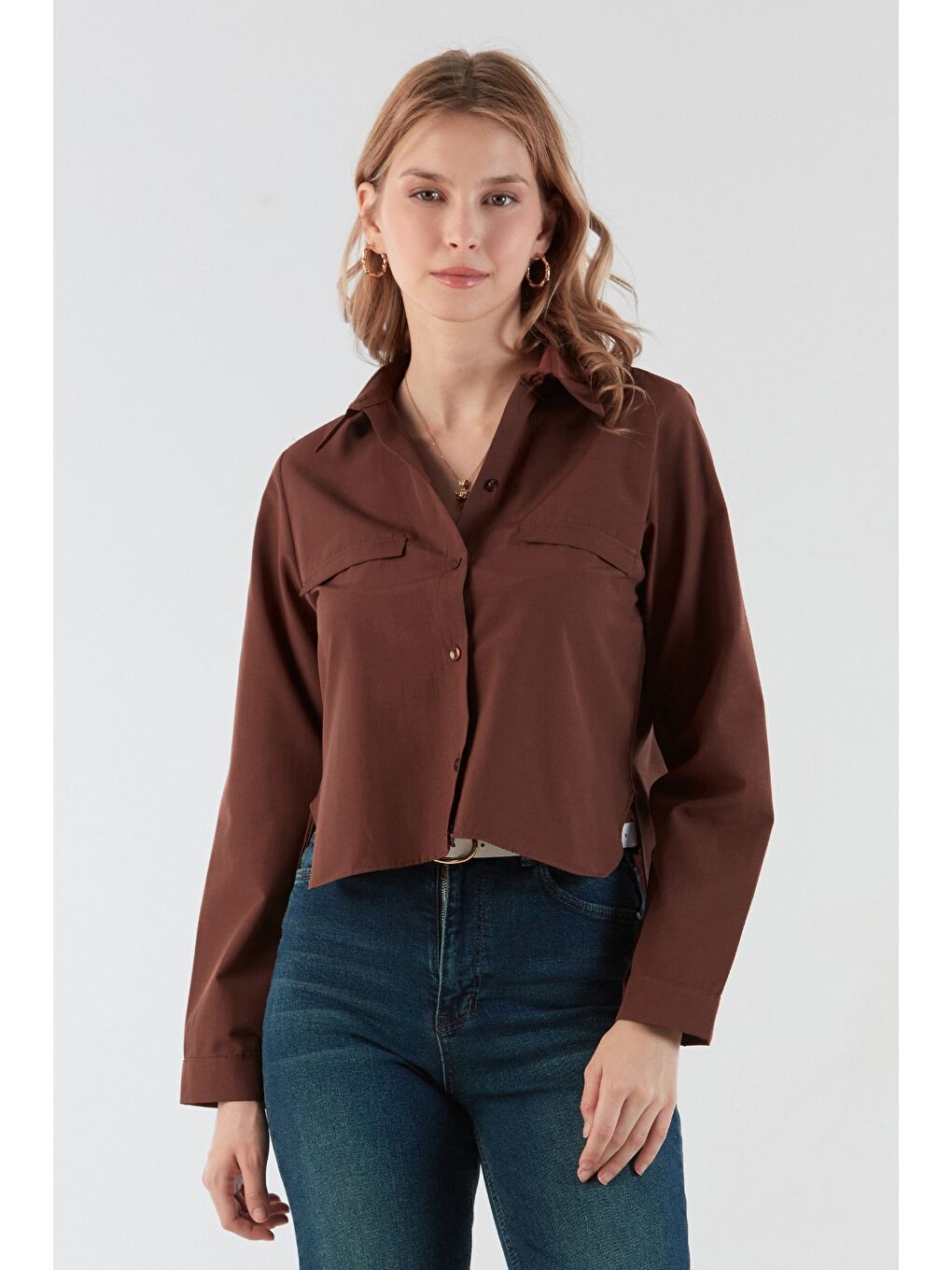 Kahverengi Basic Cep Detaylı Arkası Uzun Gömlek-1