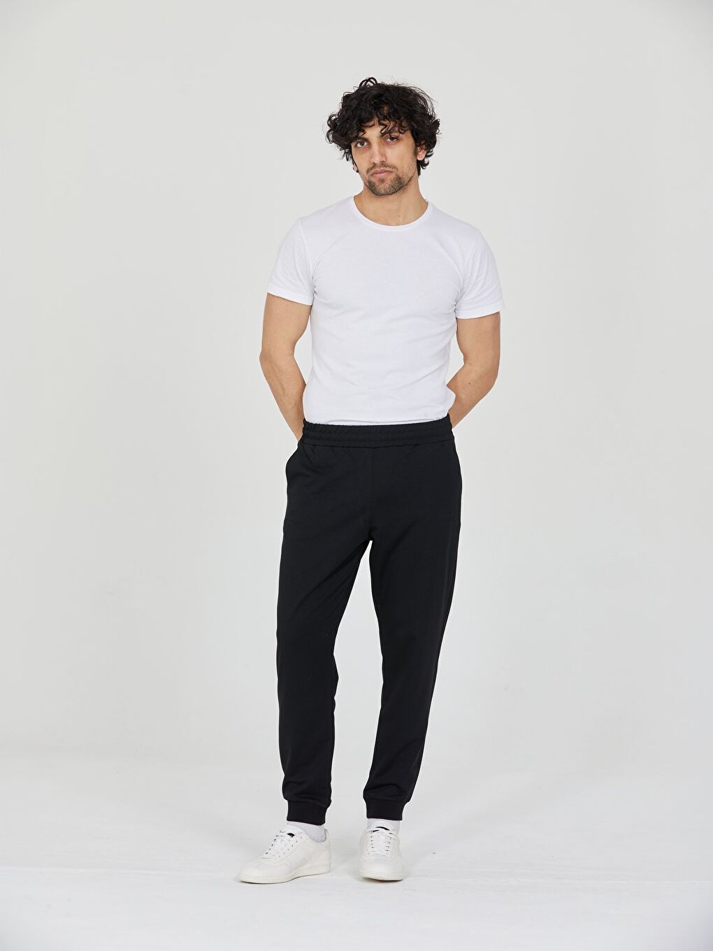 Siyah Erkek Slim Fit Eşofman Altı Lastikli Paça Günlük Spor Alt Yan Cepli-4