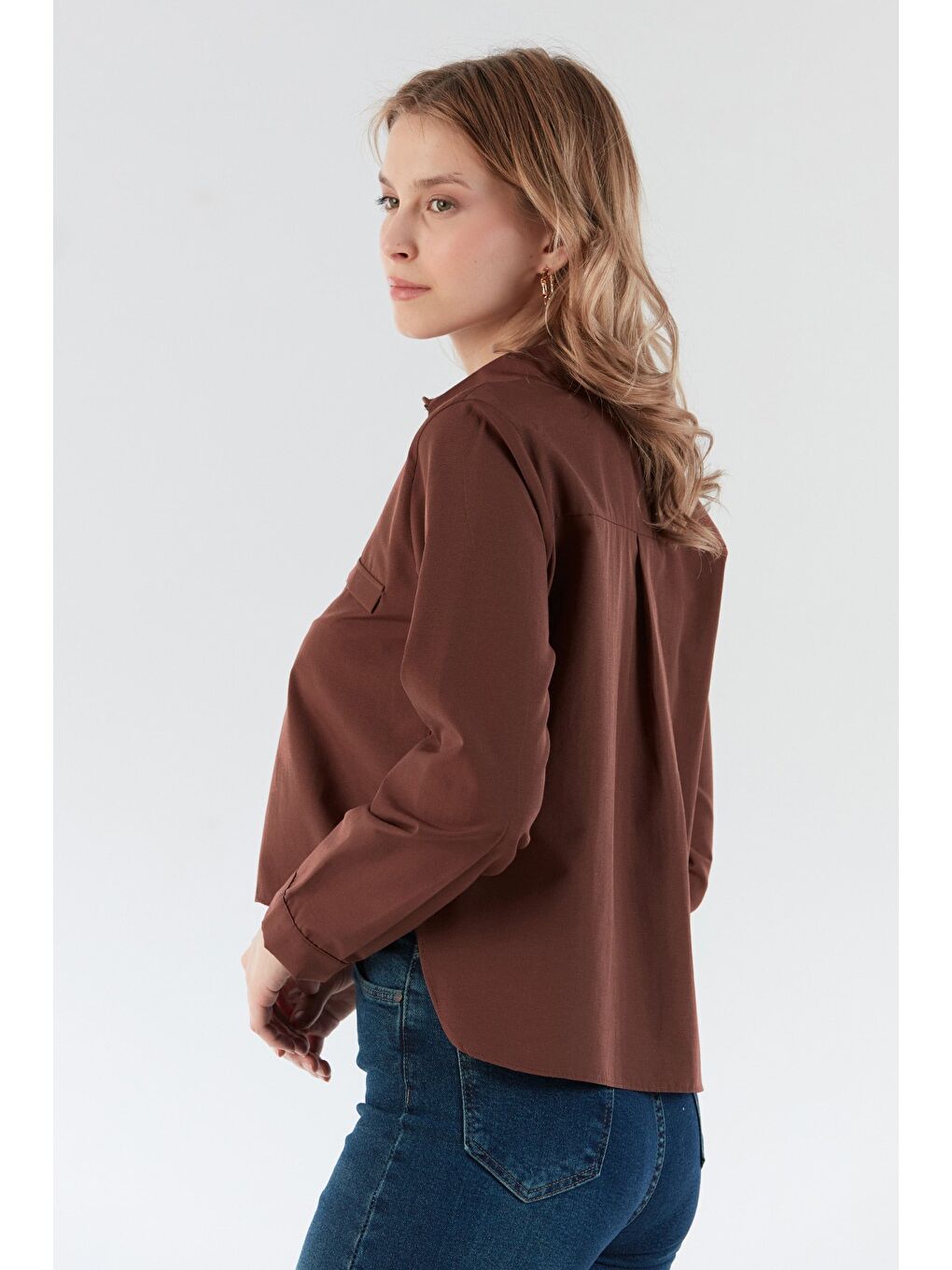 Kahverengi Basic Cep Detaylı Arkası Uzun Gömlek-4