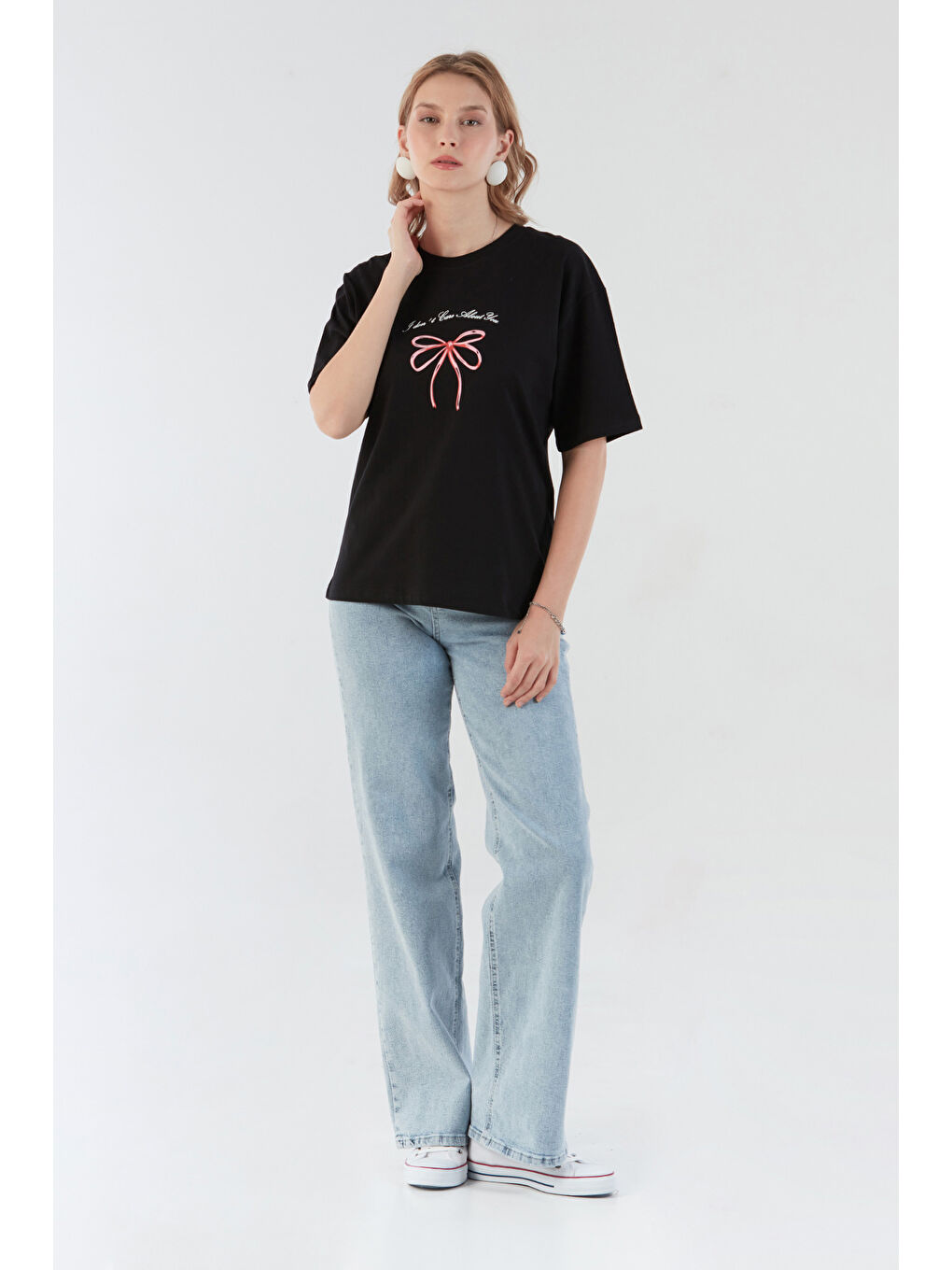 Siyah Kurdele Ve Yazı Baskılı Oversize Tişört-1