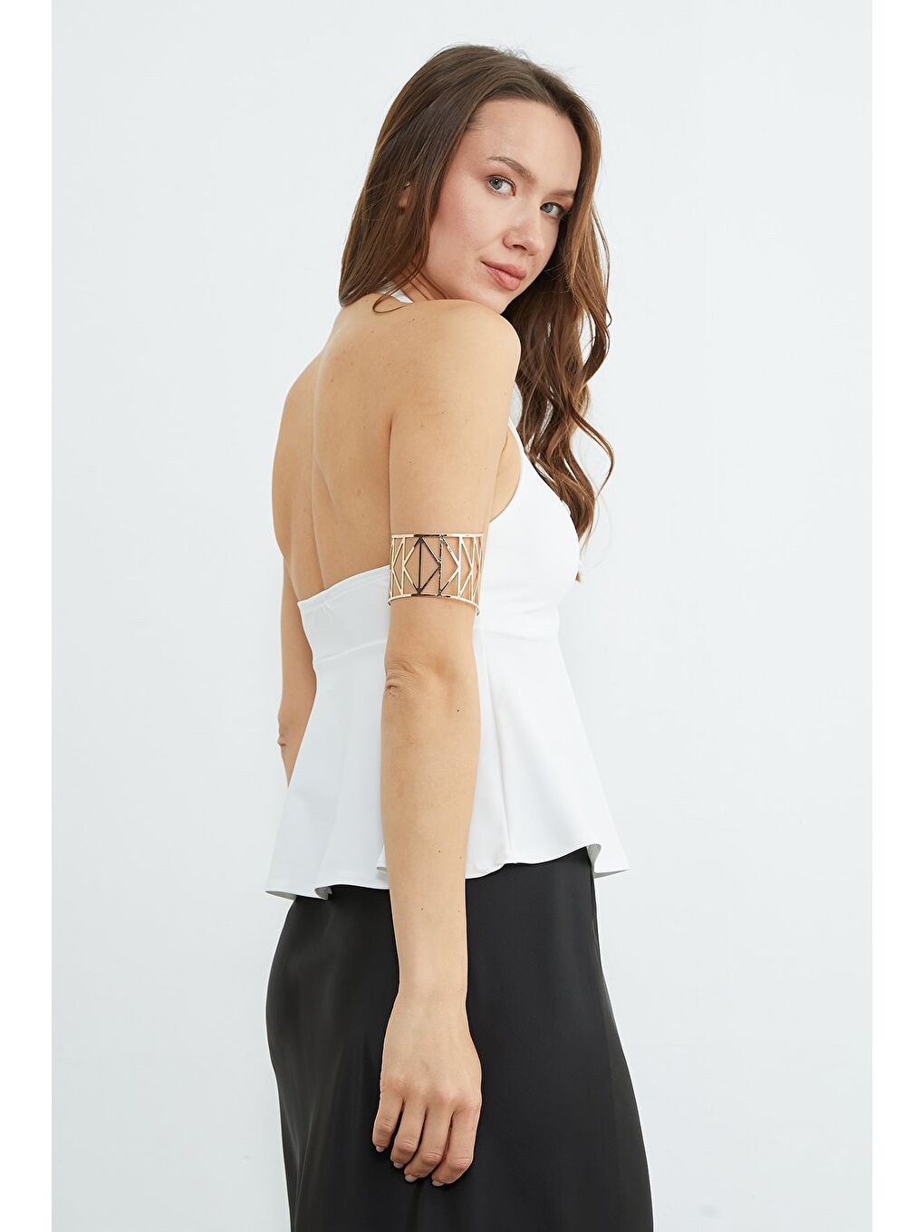 Beyaz Toka Aksesuarlı Boyundan Geçirmeli Kaplı Bluz-4