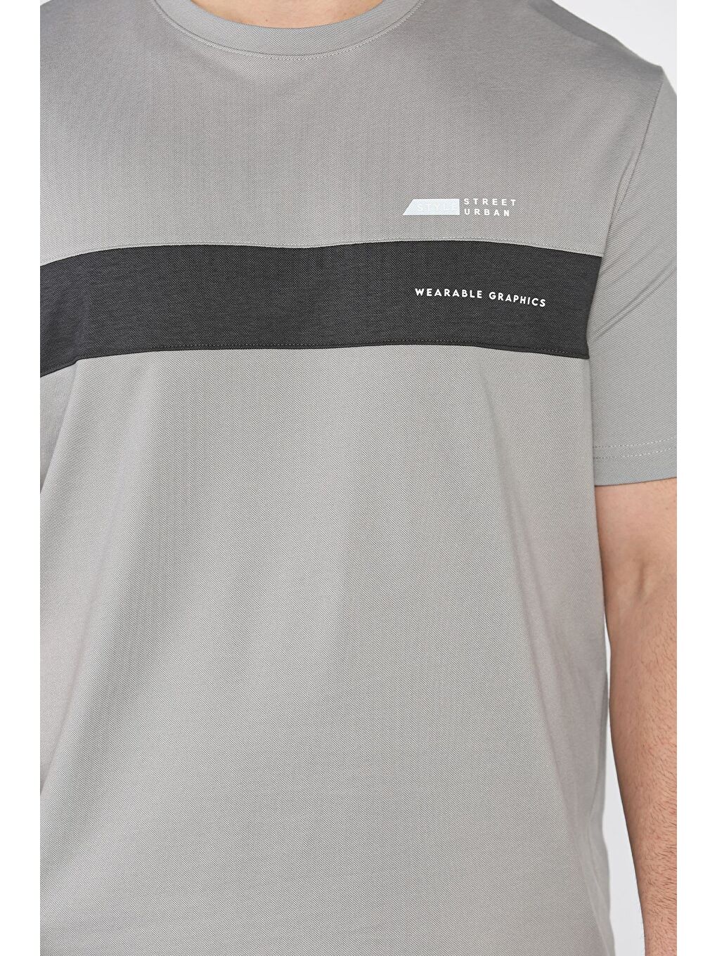 Gri Erkek Bisiklet Yaka Baskılı Tişört-3