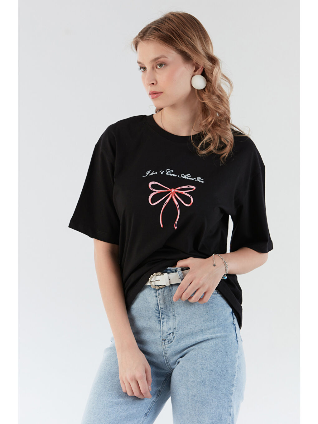 Siyah Kurdele Ve Yazı Baskılı Oversize Tişört-3