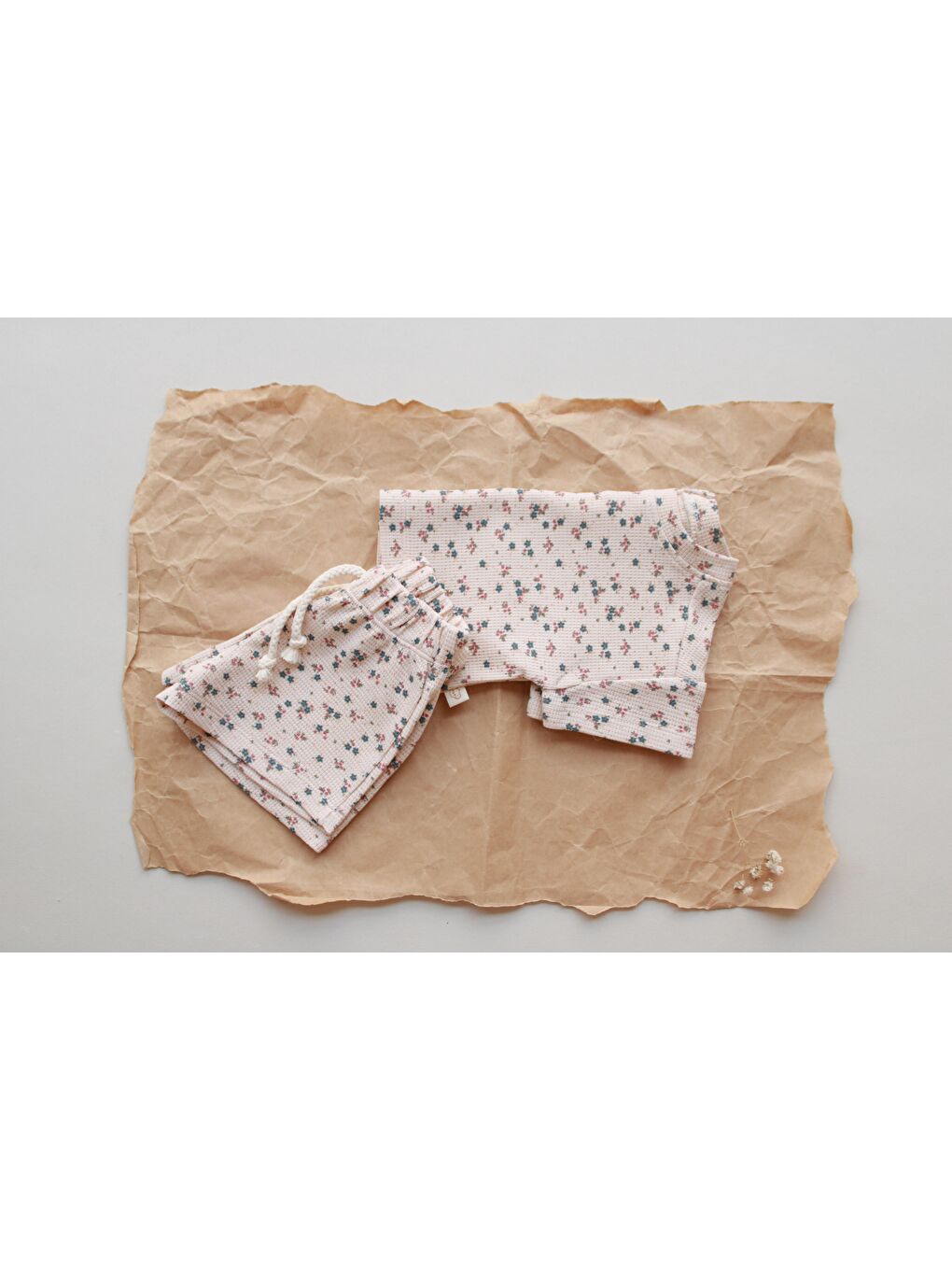 Bej Renkli Çiçek Baskılı Waffle Şort Takım-4