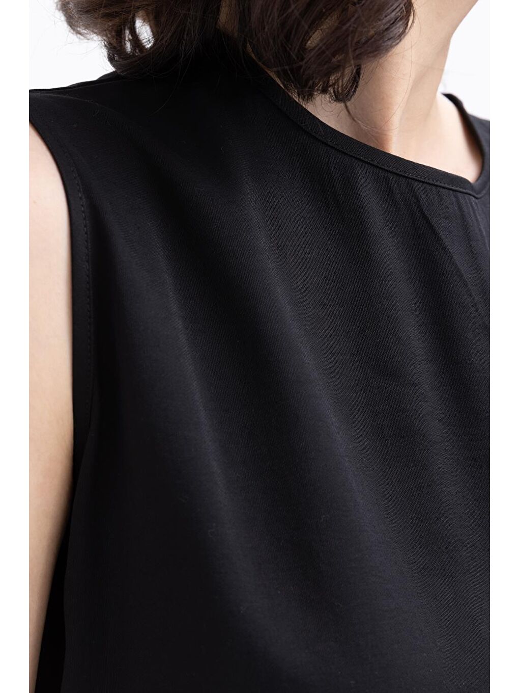 Siyah-Hırkalı Kolsuz Elbiseli Takım-7