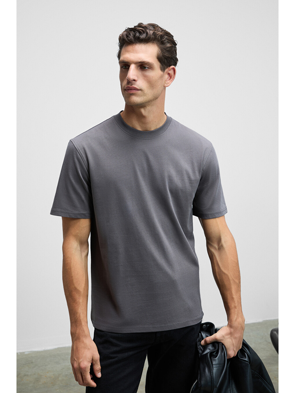 Antrasit Solo Erkek %100 Organik Pamuklu Kalın Dokulu Comfort Fit Bisiklet Yakalı ANTRASİT T-Shirt-2