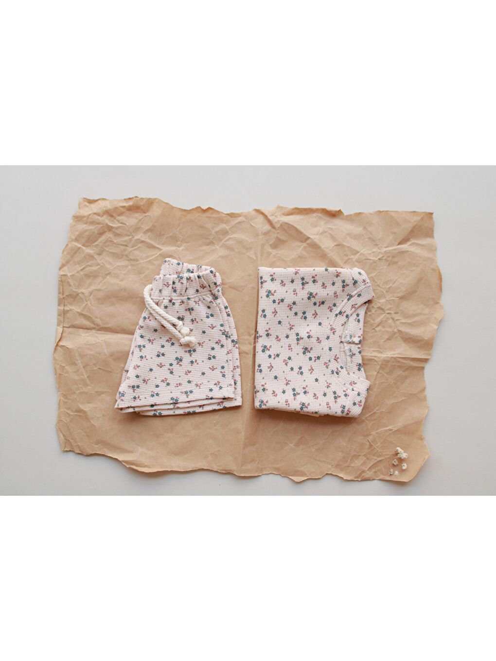 Bej Renkli Çiçek Baskılı Waffle Şort Takım-5