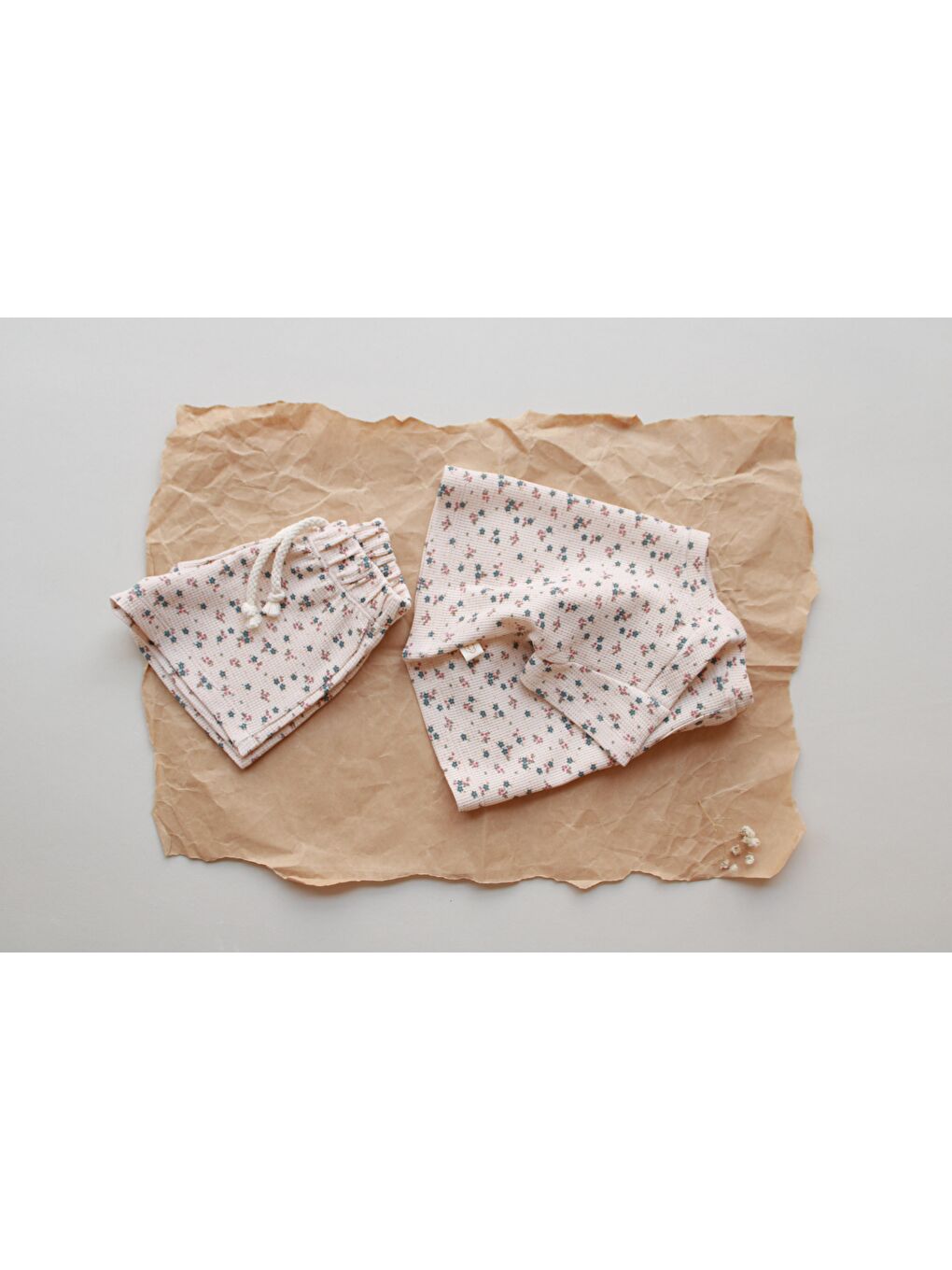 Bej Renkli Çiçek Baskılı Waffle Şort Takım-7