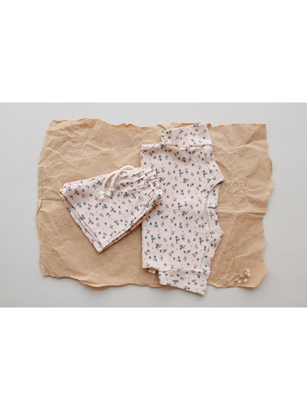 Bej Renkli Çiçek Baskılı Waffle Şort Takım-8