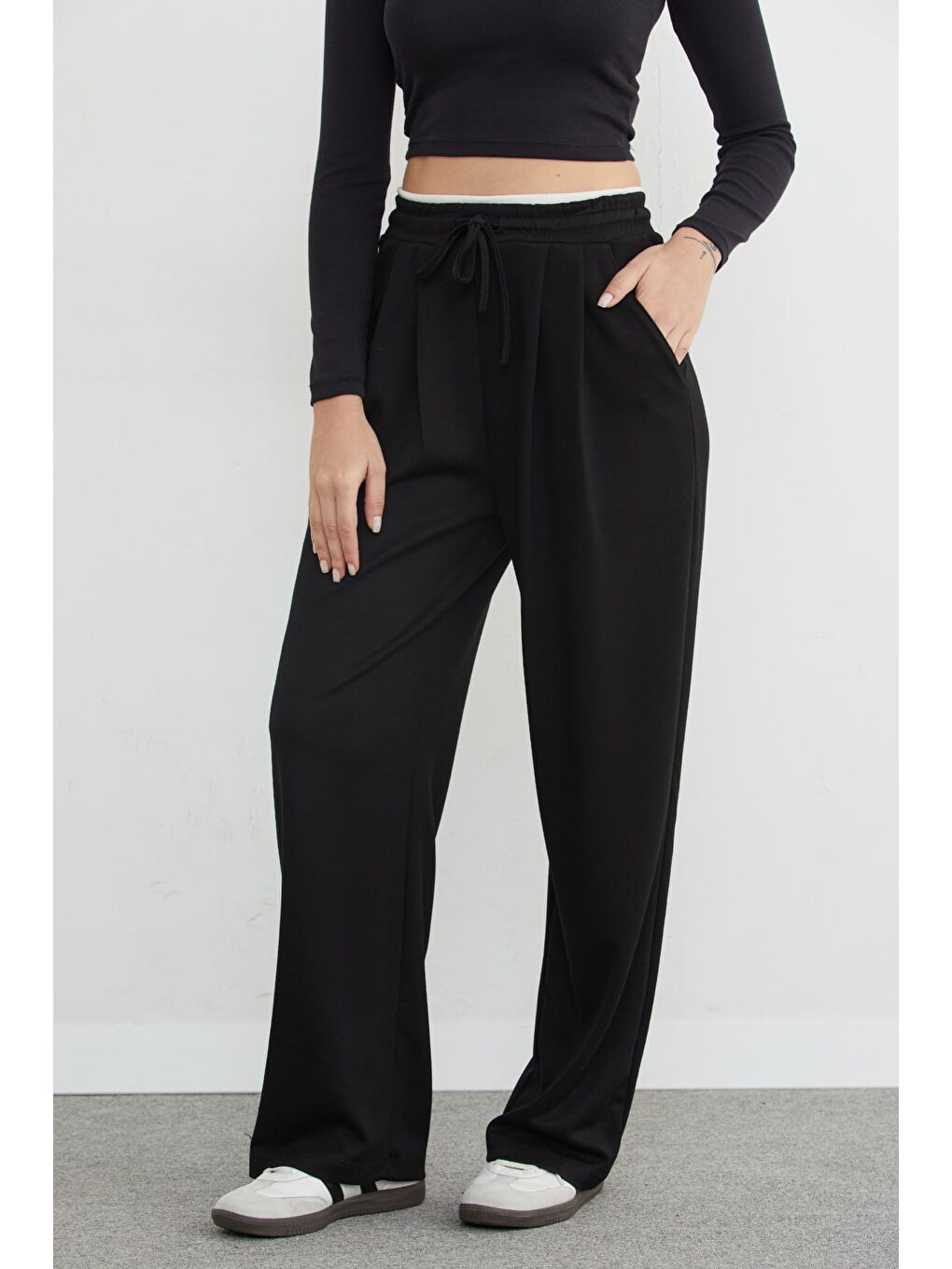 Siyah Beli Ribana Detaylı Pileli Modal Pantolon-1