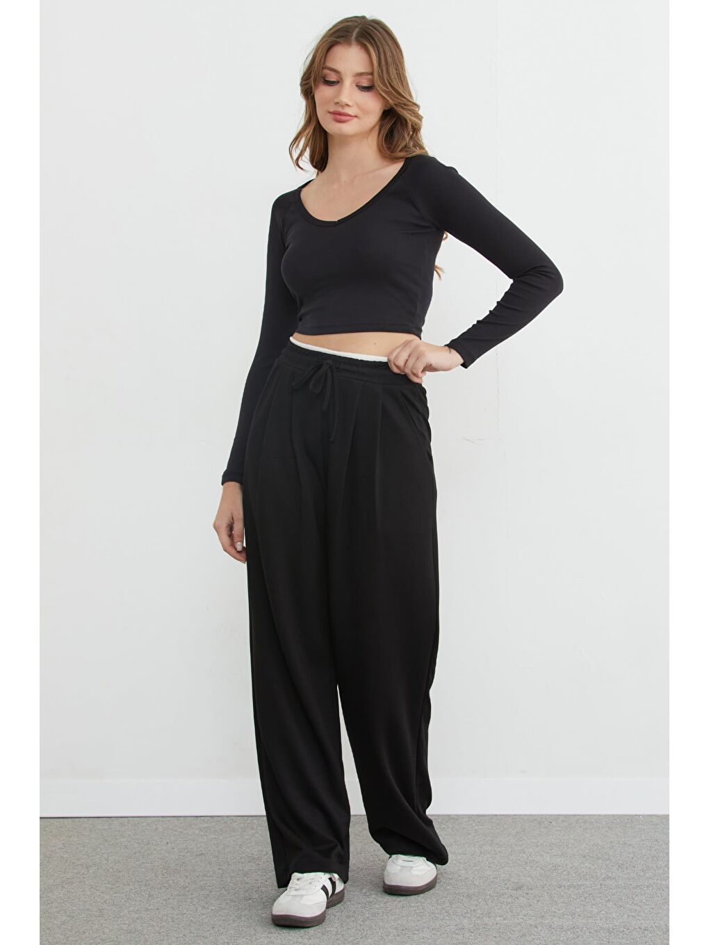 Siyah Beli Ribana Detaylı Pileli Modal Pantolon-3