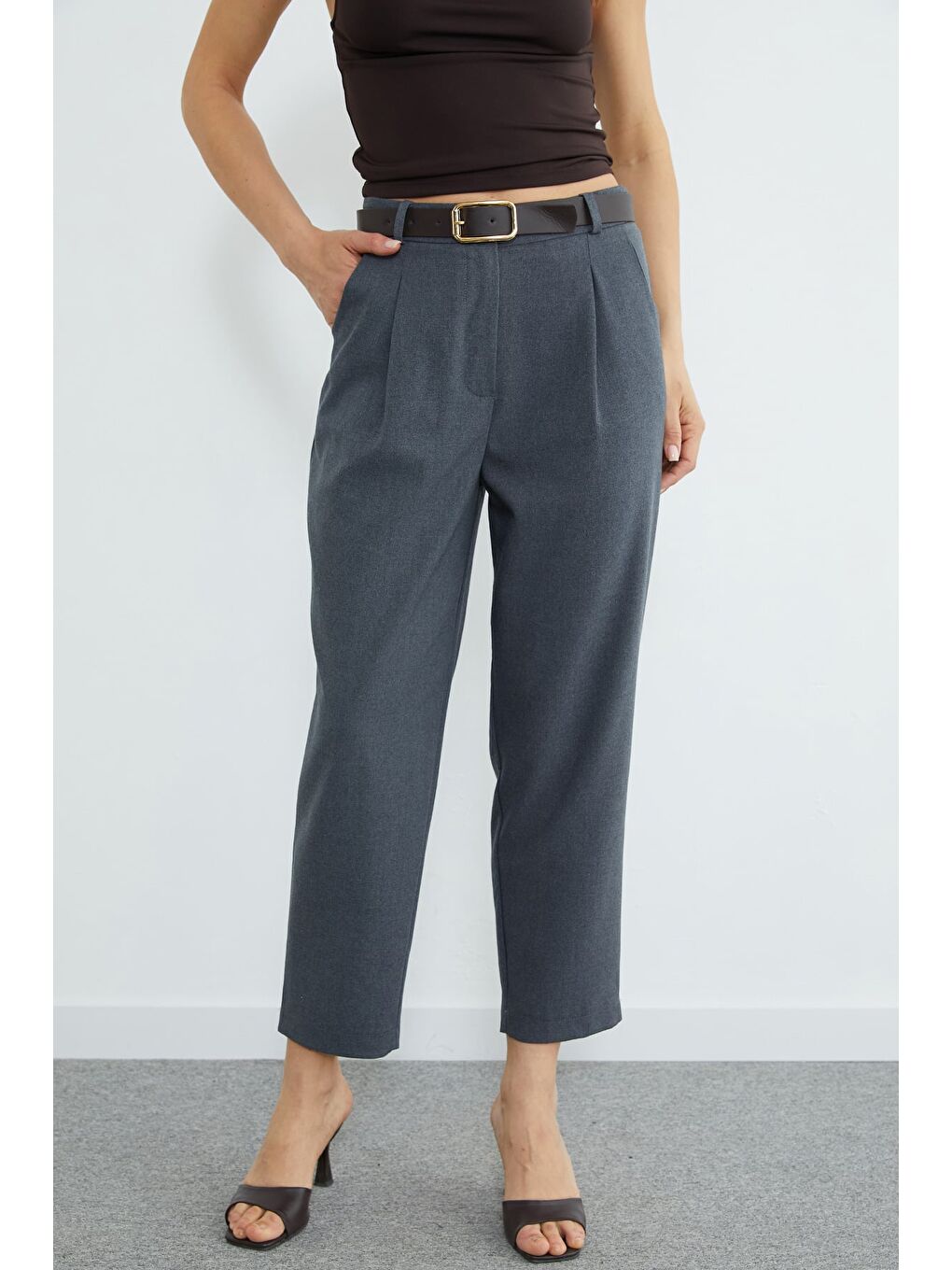 Antrasit Kemer Detaylı Pileli Cepli Pantolon-1