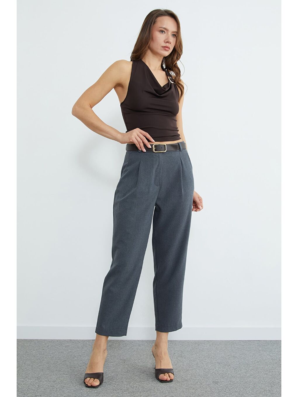 Antrasit Kemer Detaylı Pileli Cepli Pantolon-2