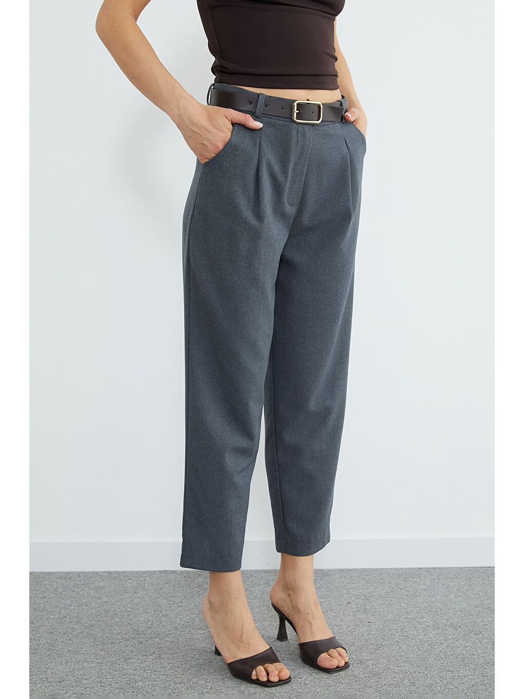 Antrasit Kemer Detaylı Pileli Cepli Pantolon-3