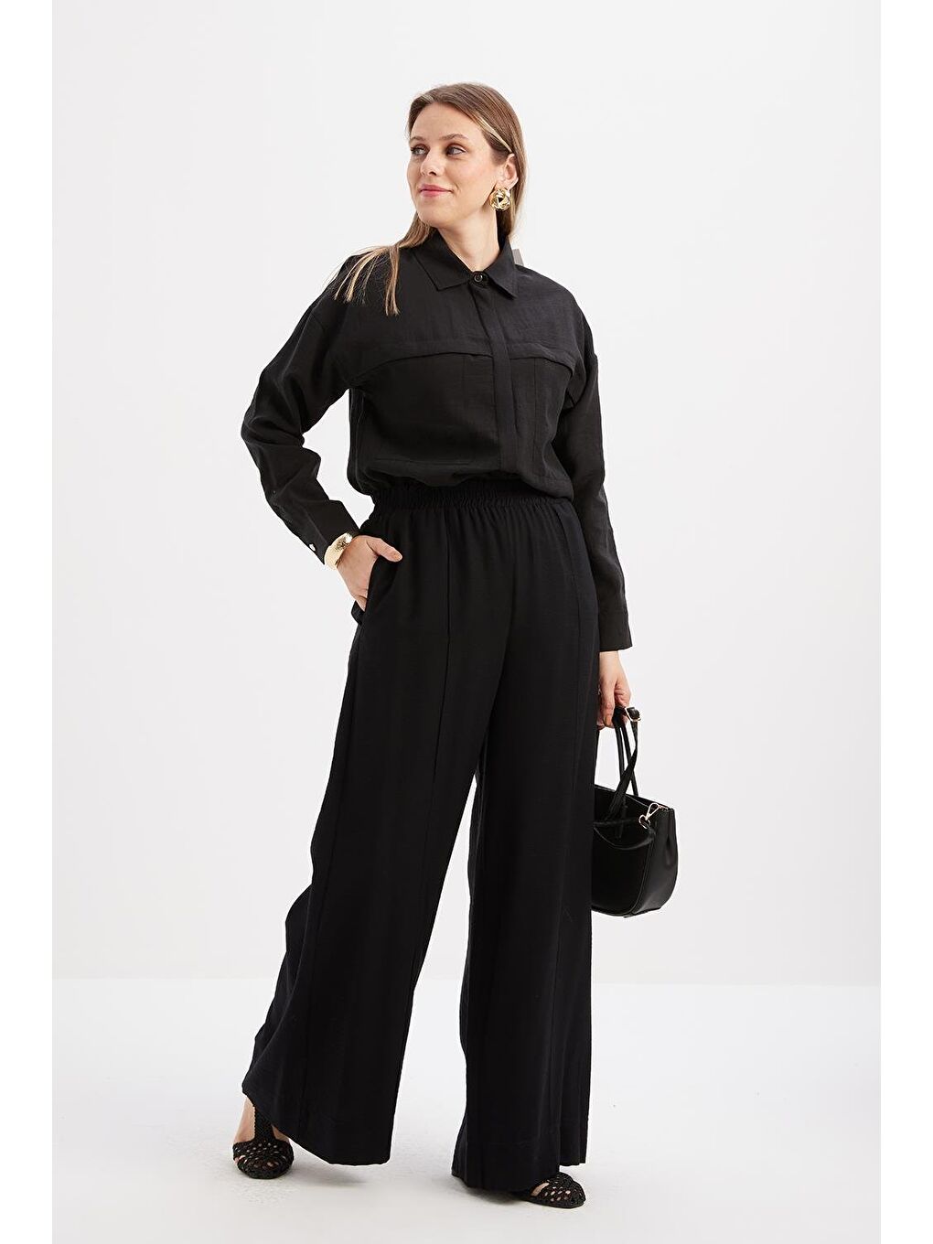 Siyah-Beli Lastikli Geniş Paça Pantolon-1