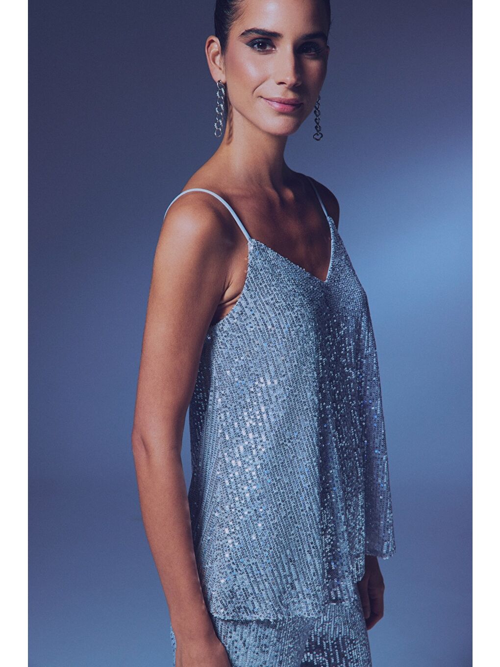 Gri Payet Detaylı Askılı Bluz - Gümüş-3