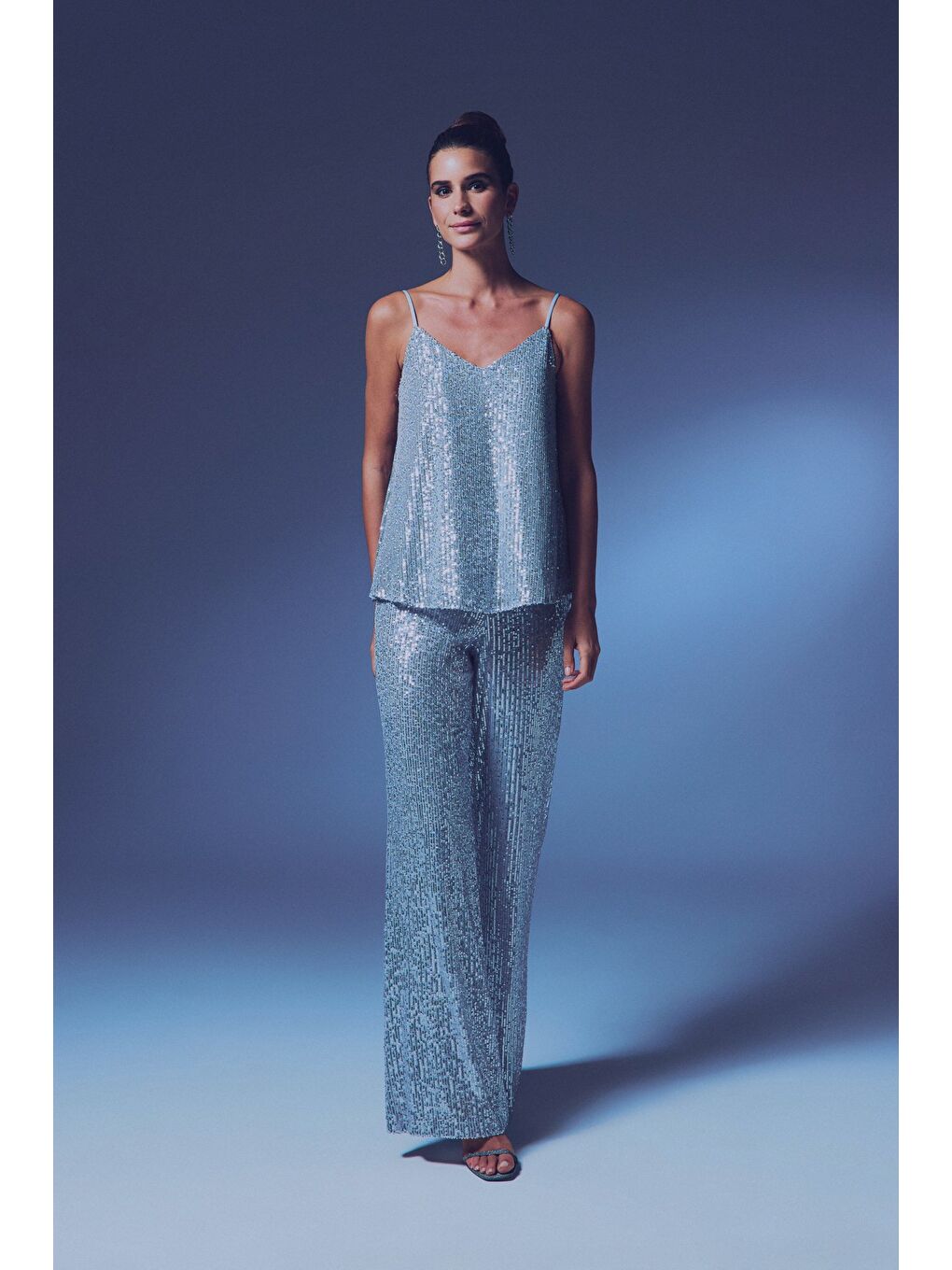 Gri Payet Detaylı Askılı Bluz - Gümüş-4