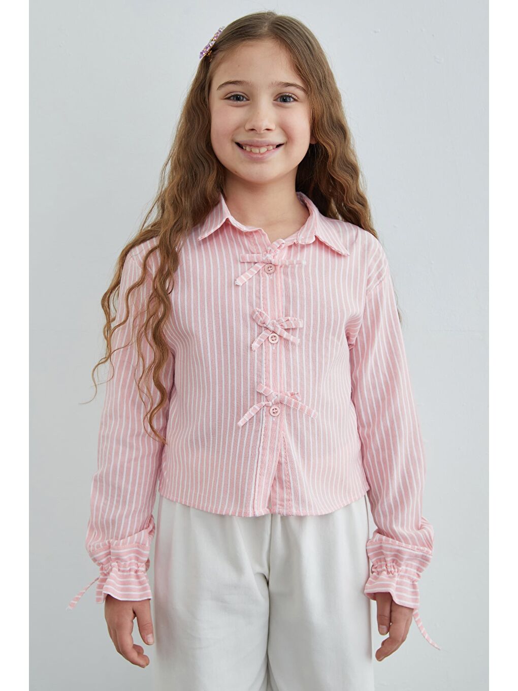 Pembe Çizgili Fiyonk Detaylı Kız Çocuk Crop Gömlek