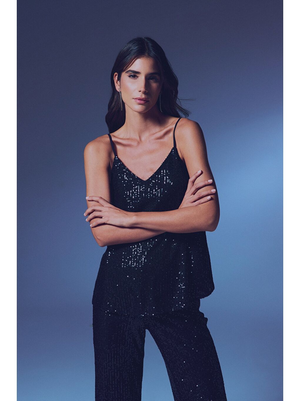 Payet Detaylı Askılı Bluz - Siyah-1