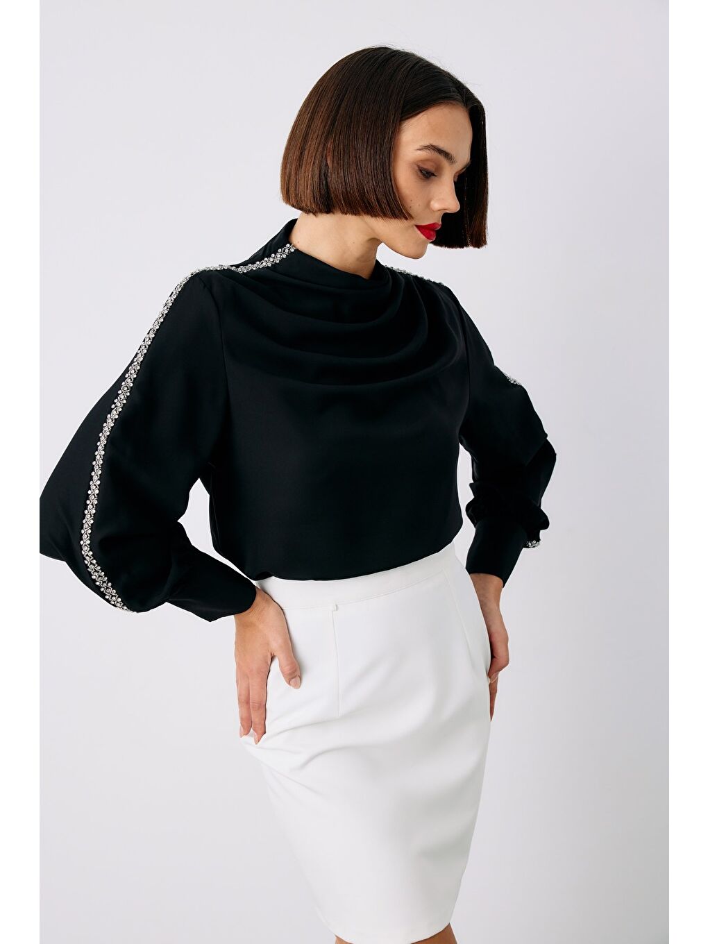Omuz Aksesuarlı Bluz - Siyah-1