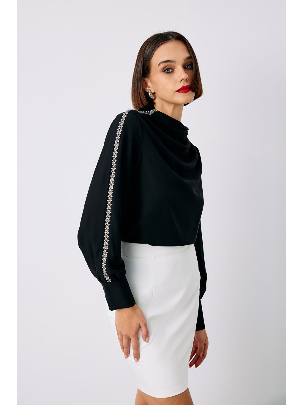 Omuz Aksesuarlı Bluz - Siyah-2
