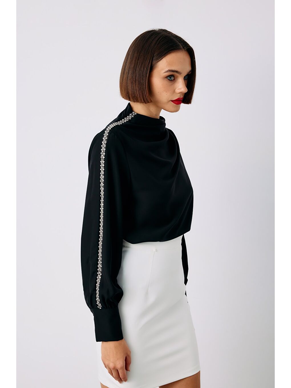 Omuz Aksesuarlı Bluz - Siyah-3