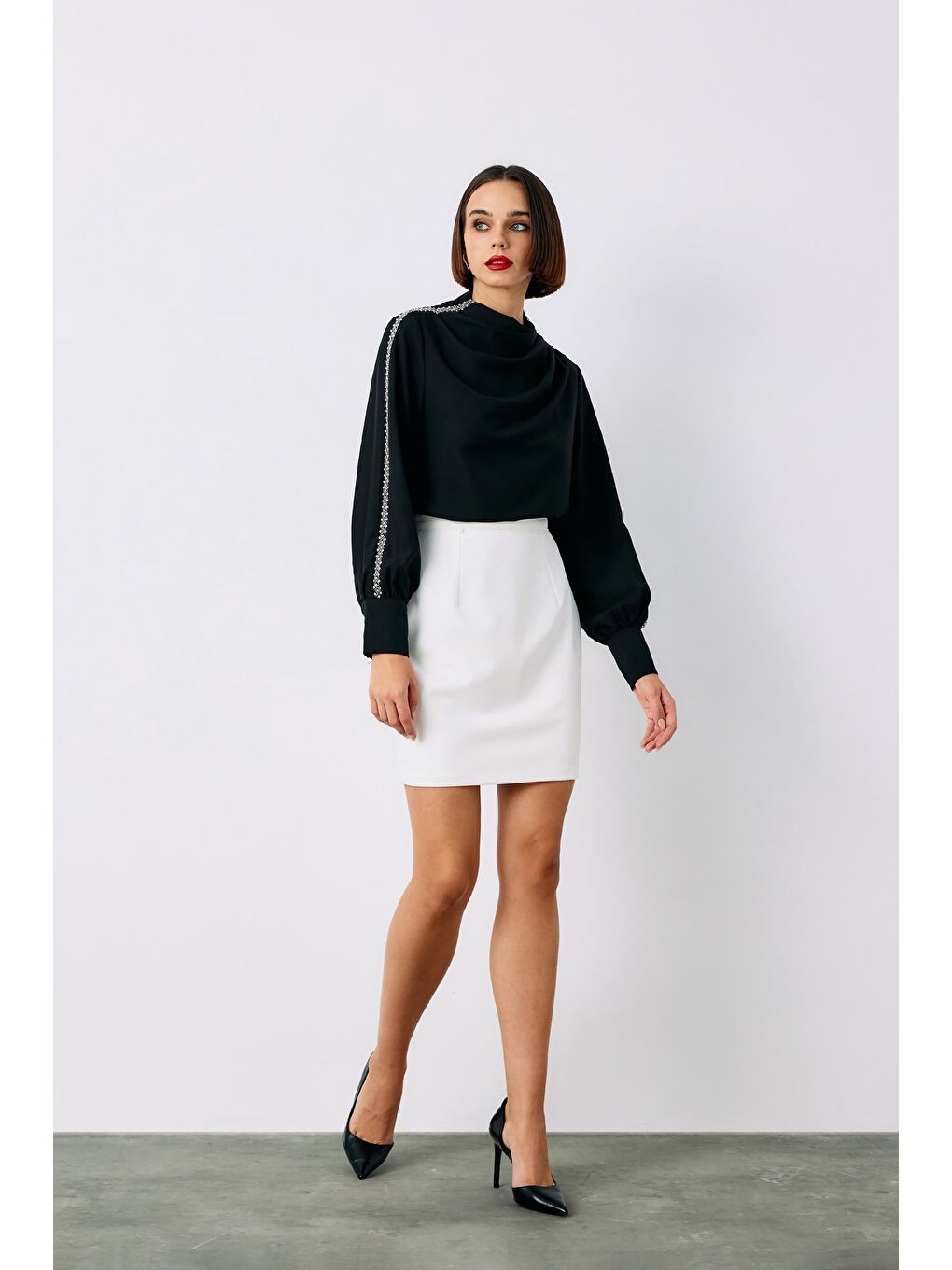 Omuz Aksesuarlı Bluz - Siyah-6