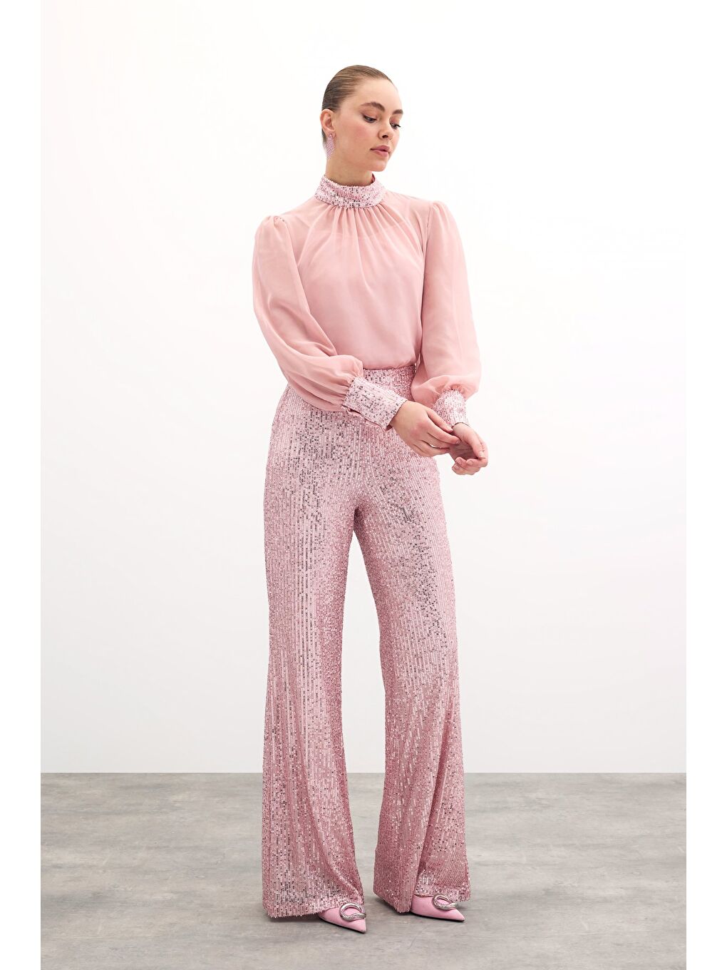 Pembe Payet Detaylı Bluz - Pudra-1