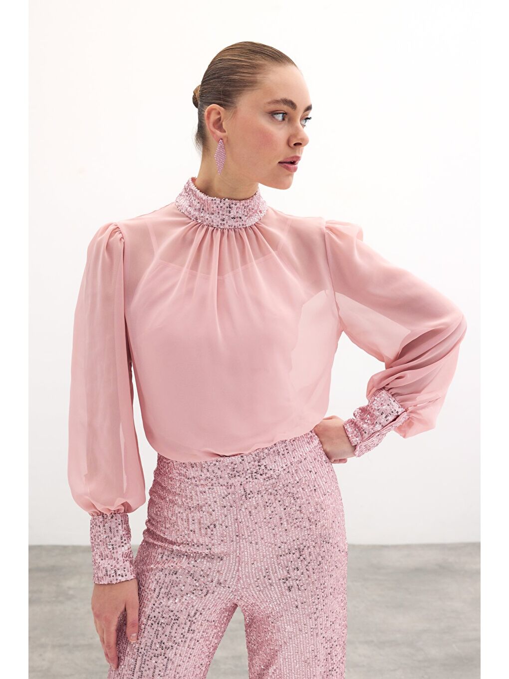 Pembe Payet Detaylı Bluz - Pudra-3