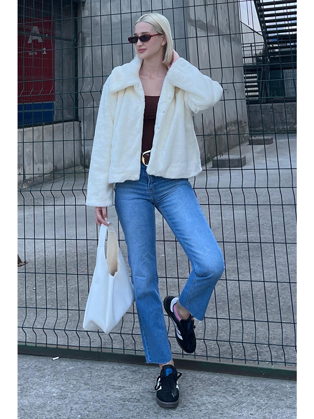 Ekru Yakalı Yumuşak Dokulu Astarlı Kadın Pelüş Kürk Mg2178