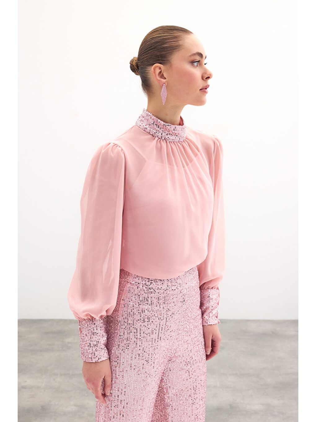 Pembe Payet Detaylı Bluz - Pudra-4