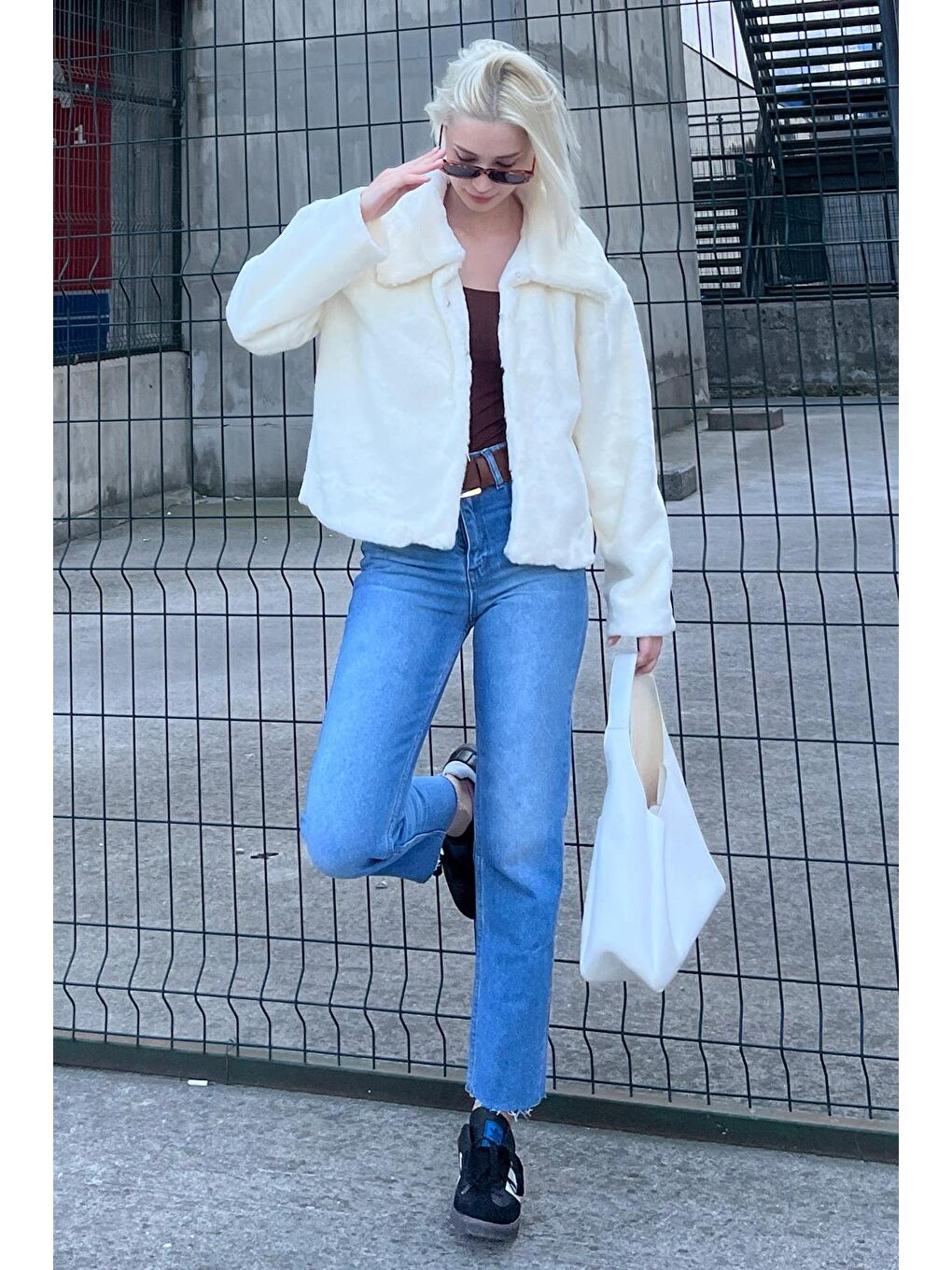 Ekru Yakalı Yumuşak Dokulu Astarlı Kadın Pelüş Kürk Mg2178-1