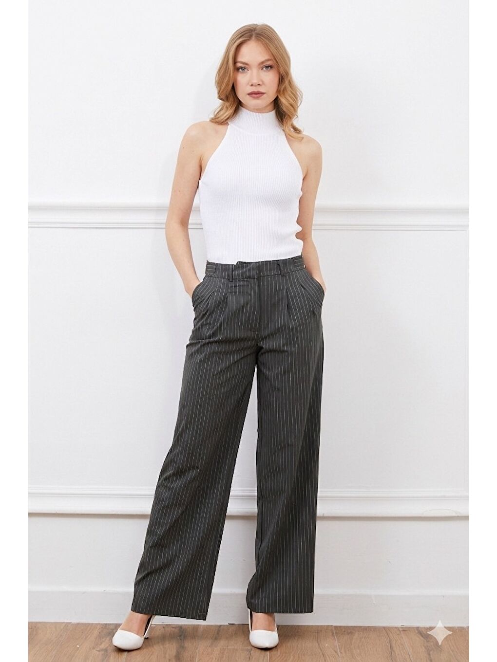 Haki Çizgili Pileli Kemer Detaylı Kumaş Pantolon