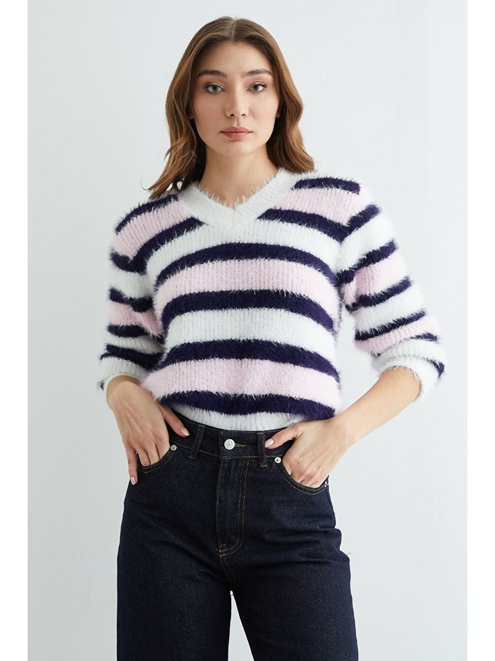 Pembe Sakallı Şeritli V Yaka Triko Kazak-1