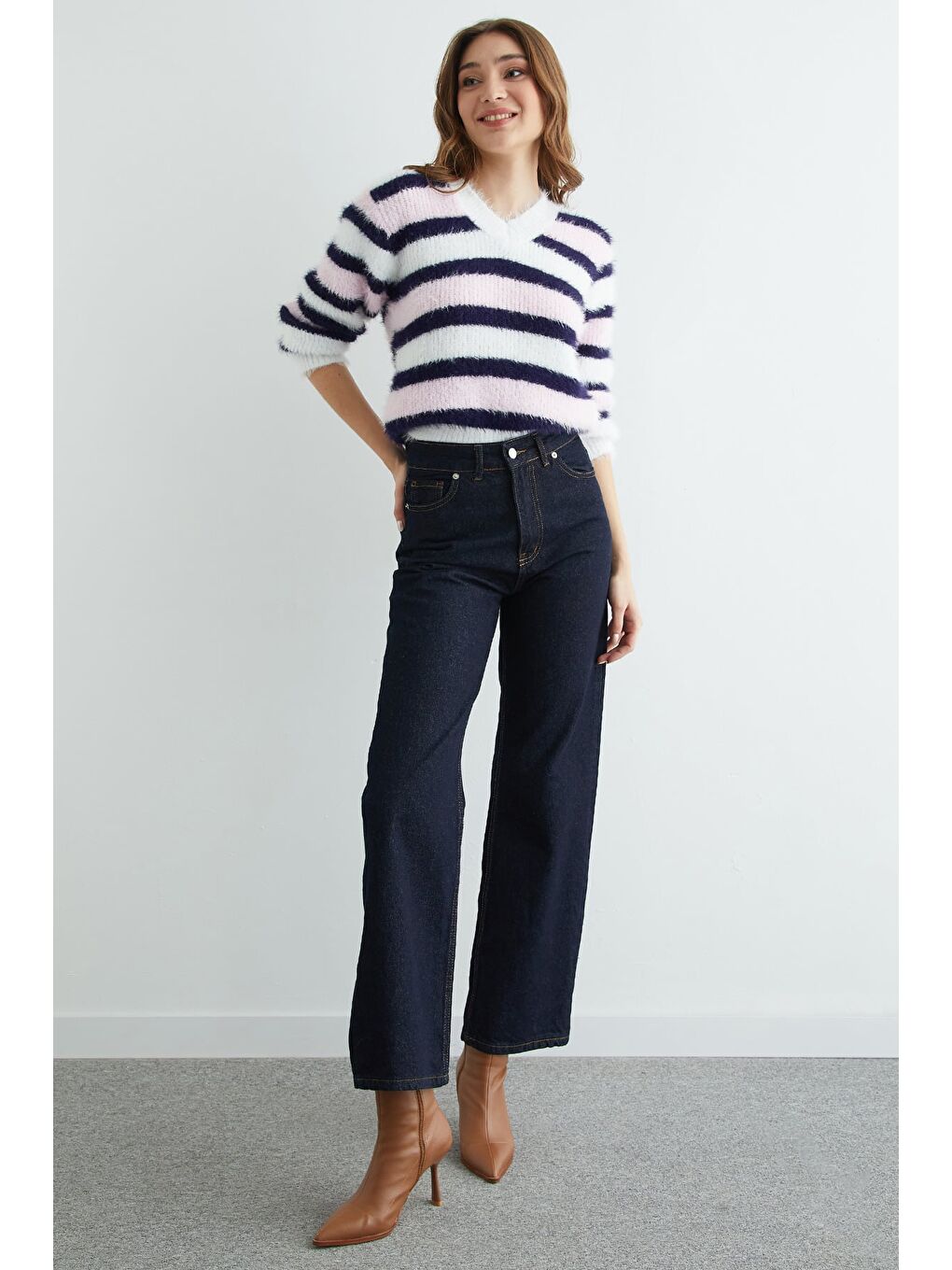 Pembe Sakallı Şeritli V Yaka Triko Kazak-2