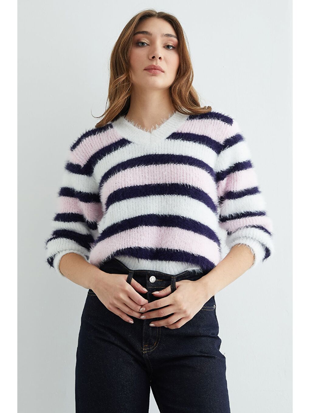 Pembe Sakallı Şeritli V Yaka Triko Kazak-3