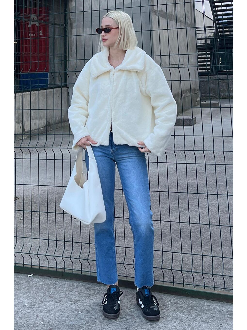 Ekru Yakalı Yumuşak Dokulu Astarlı Kadın Pelüş Kürk Mg2178-2