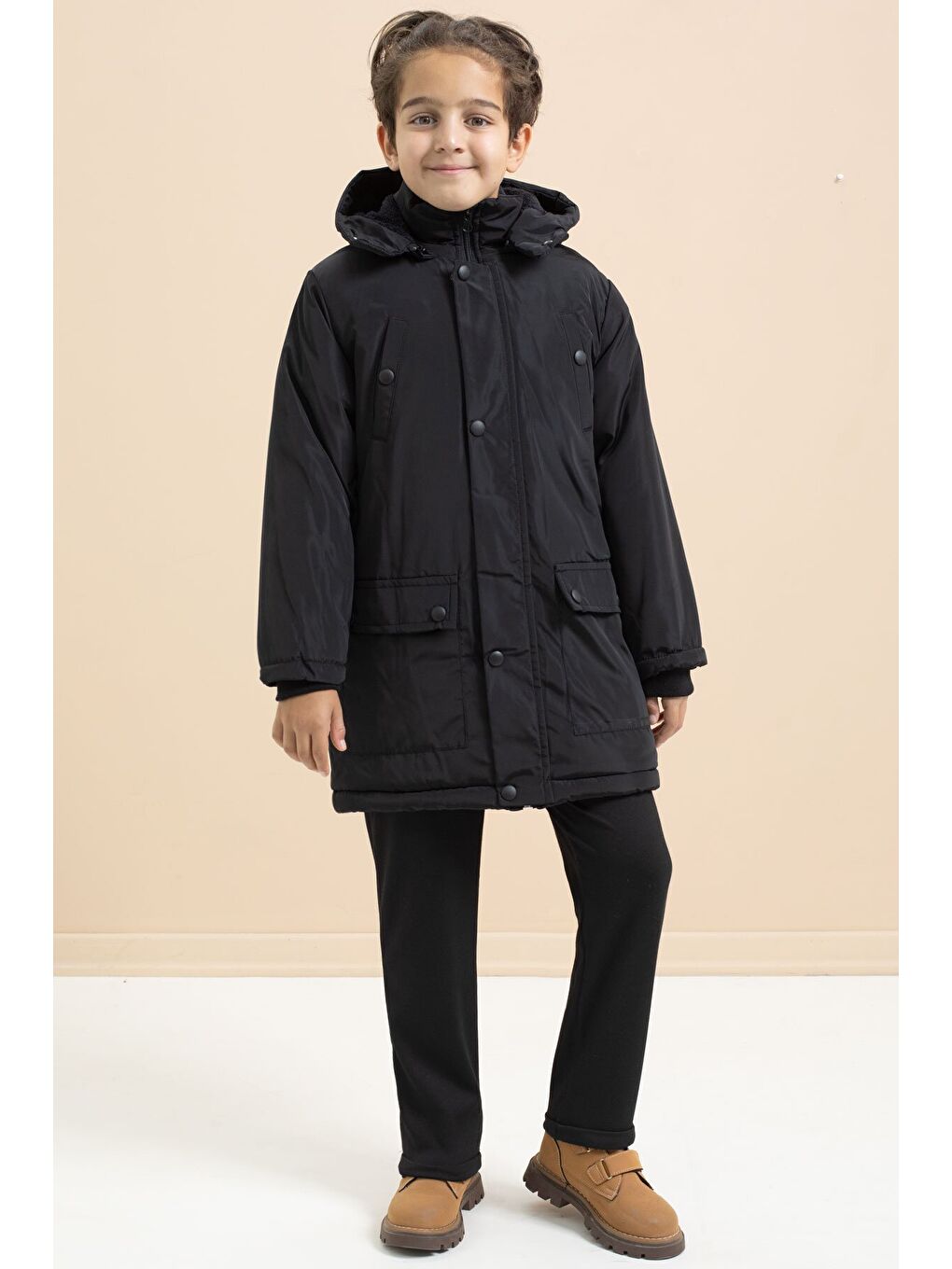 Siyah İçi Kürklü Çıtçıtlı Cepli Uzun Kesim Erkek Çocuk Kapüşonlu Şişme Mont 21444-3