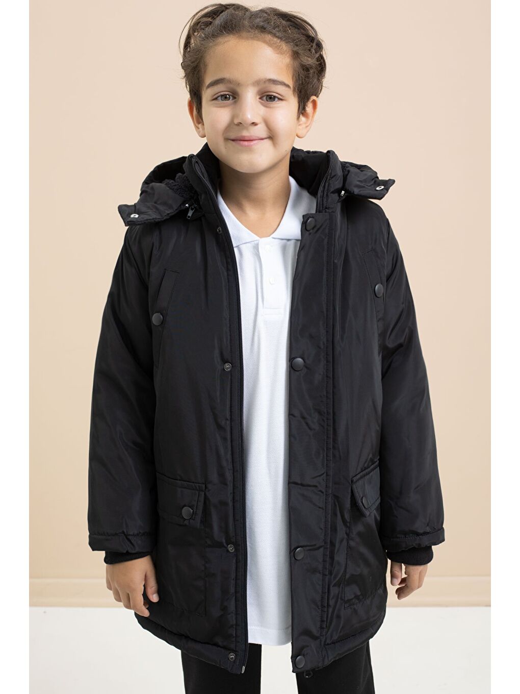 Siyah İçi Kürklü Çıtçıtlı Cepli Uzun Kesim Erkek Çocuk Kapüşonlu Şişme Mont 21444-4
