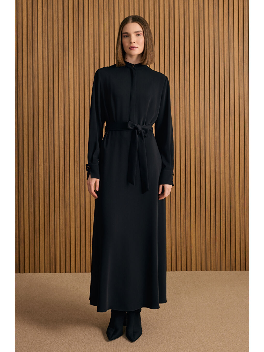 Siyah Hakim Yaka Dökümlü Elbise-2