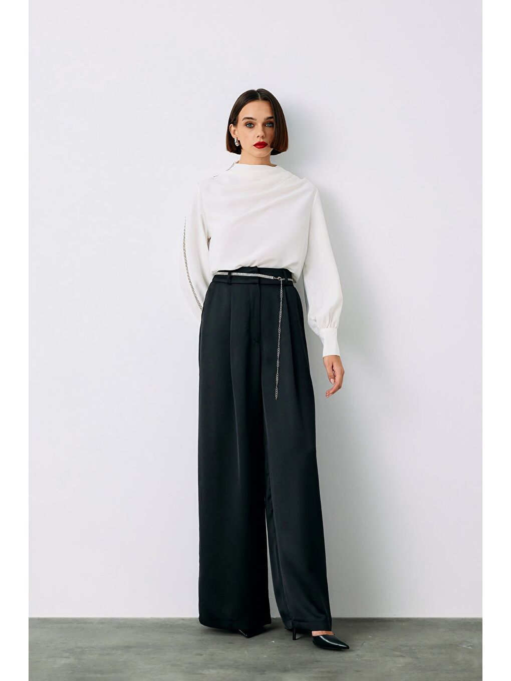 Omuz Aksesuarlı Bluz - Ekru-1