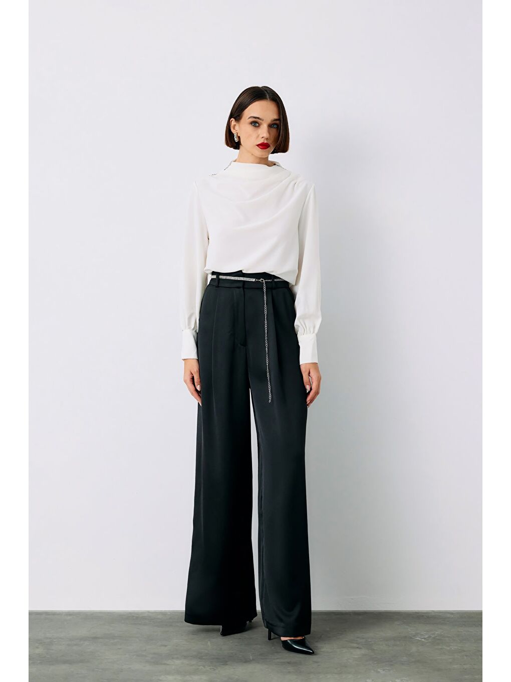 Omuz Aksesuarlı Bluz - Ekru-2